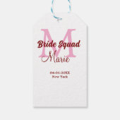 Bruidsploeg voeg naam monogram bruidsmeisje roze d cadeaulabel (Achterkant)