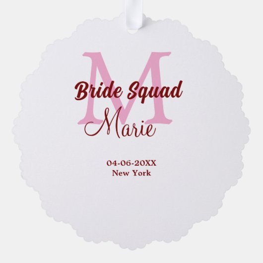 Bruidsploeg voeg naam monogram bruidsmeisje roze d ornament kaart (Achterkant)