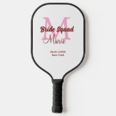 Bruidsploeg voeg naam monogram bruidsmeisje roze d pickleball paddle (Achterkant)