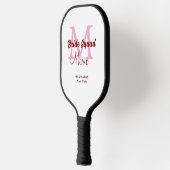 Bruidsploeg voeg naam monogram bruidsmeisje roze d pickleball paddle (Links)