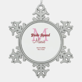 Bruidsploeg voeg naam monogram bruidsmeisje roze d tin sneeuwvlok ornament
