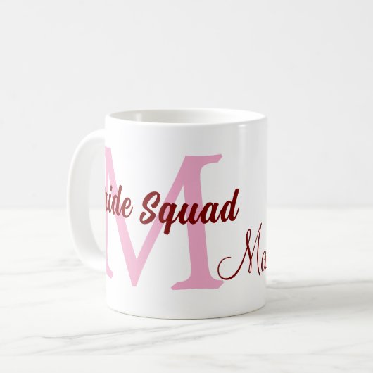 Bruidsquadron naam monogram bruidsmeisje roze datu koffiemok (Voorkant links)