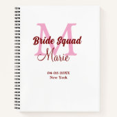 Bruidsquadron naam monogram bruidsmeisje roze datu notitieboek (Voorkant)