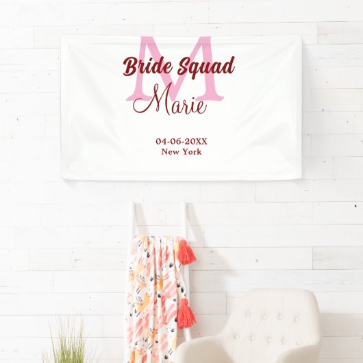 Bruidsquadron naam monogram bruidsmeisje roze datu spandoek (Insitu)