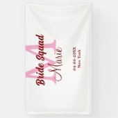Bruidsquadron naam monogram bruidsmeisje roze datu spandoek (Verticaal)