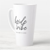 bruidstribe | Modern bruidsmeisje gepersonaliseerd Latte Mok (Linkerhoek)