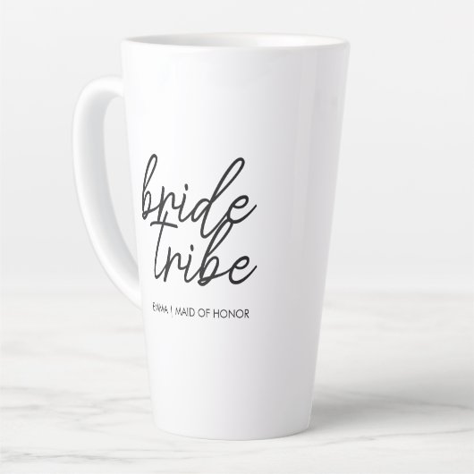 bruidstribe | Modern bruidsmeisje gepersonaliseerd Latte Mok (Linkerhoek)