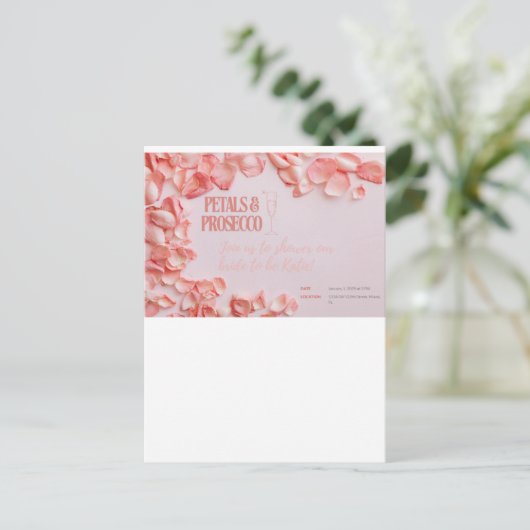 Bruidsuitnodiging met Bloemblaadjes & Prosecco Briefkaart (Staand voorkant)