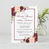 Bruidsuitnodiging met bordeaux bloemen kaart (Staand voorkant)