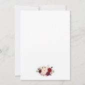 Bruidsuitnodiging met bordeaux bloemen kaart (Achterkant)