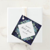 Bruidsuitnodiging met eucalyptus en botanisch groe bedankjes labels (In situ)