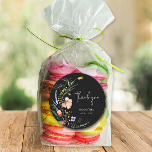 Bruidsuitnodiging met wilde bloemen Zwart Ronde Sticker
