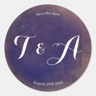 Bruiloft Bewaar de datum Elegant Monogram Paarse Ronde Sticker