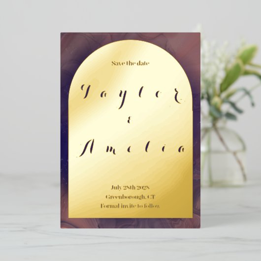 Bruiloft Bewaar de datum Paarse Boho Arch Real Folie Uitnodiging (Staand Voorkant)