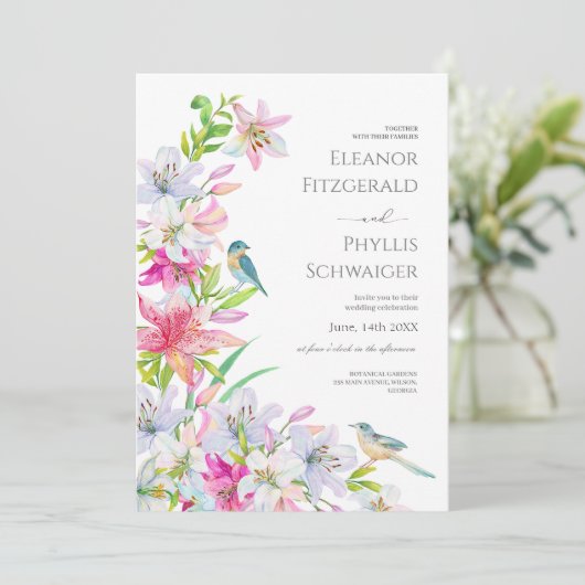 Bruiloft. Bloemen lelies en vogels Uitnodiging (Staand voorkant)