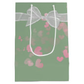 Bruiloft boog op salie groen met harten medium cadeauzakje (Achterkant)