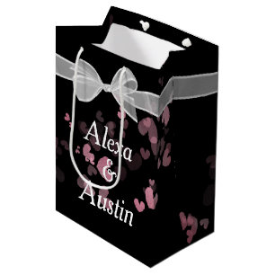 Bruiloft boog op zwart met harten medium cadeauzakje