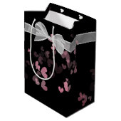 Bruiloft boog op zwart met harten medium cadeauzakje (Achterkant Gekanteld)