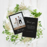 Bruiloft dank u moderne foto minimale script kaart<br><div class="desc">Zwart-wit modern eenvoudig hedendaags script bruiloft dank u kaart. Verbluffend modern minimaal design. Deel van een suite.</div>