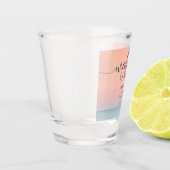 Bruiloft door het zee onder peachy sky zonsonderga shot glas (Links)
