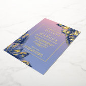 Bruiloft | Dusty Roos Dusty Blue Tropical Foliage Folie Uitnodiging (Gedraaid)