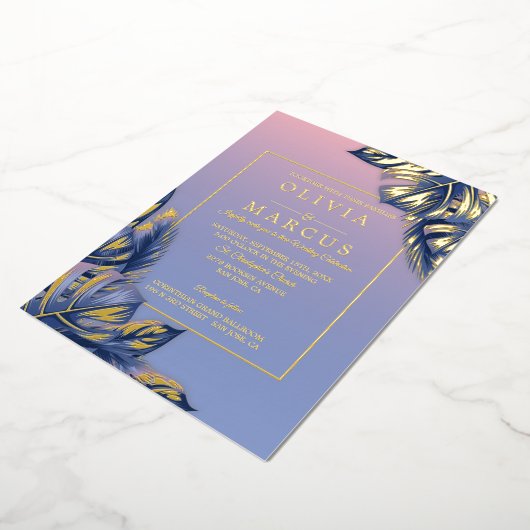 Bruiloft | Dusty Roos Dusty Blue Tropical Foliage Folie Uitnodiging (Gedraaid)