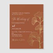 Bruiloft ginkgo bladeren terracotta bruin goud lux magnetische uitnodiging (Voorkant)