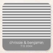 Bruiloft gunst bruid bruidegom datum strepen grijs kartonnen onderzetters (Voorkant)