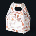 Bruiloft in waterverf Strand Schelpen kust chic Bedankdoosjes<br><div class="desc">Bruiloft PFavor dozen in waterverf Strand Schelpen kust chic bevat een mooi schelp patroon op een witte achtergrond met de tekst "Dank je wel" in modern script en gepersonaliseerd met uw namen en datum. Perfect voor kust- en zomerse bruiloften en evenementen. Personaliseer door het bewerken van de tekst in de...</div>