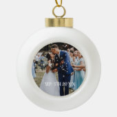 Bruiloft Jubileum Eerste Kerstmis Keramische Bal Ornament (Voorkant)