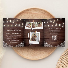 Bruiloft met houten latten en slingerlichtjes QR-c Drieluik Uitnodiging