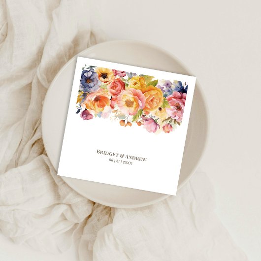 Bruiloft met levendige voorjaarsbloemen servet