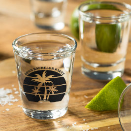 Bruiloft op het eiland voor vrijgezellenfeest groo shot glas