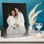 Bruiloft Pas getrouwd Gay Koppel Foto Acryl Fotoplaat<br><div class="desc">Een moderne monogram trouwfotoplaquette voor een homostel met datum en naam. Eenvoudige minimalistische bruiloft memento aandenken aandenken.</div>