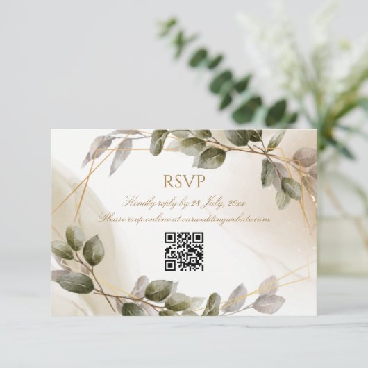 Bruiloft RSVP Kaart met QR Code Faux Gold Foliage (Staand voorkant)