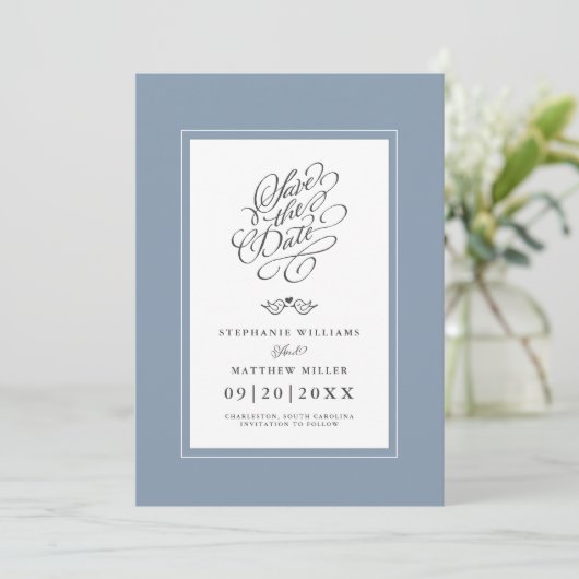 Bruiloft Stoffige Blauwe Kalligrafie Printable Dig Save The Date (Staand voorkant)