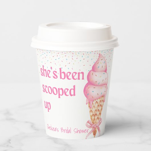 Bruiloft Tuitbekertje She's Been Scooped Up Papieren Bekers (Voorkant)