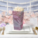 Bruiloft Turquoise en Lavenders Bedankdoosjes<br><div class="desc">Bruiloft Turquoise en Lavenders gunst dozen voor gasten. Vul ze met popcorn of een traktatie! Alle ontwerpelementen kunnen worden bewerkt. Tekst kan worden gewijzigd met uw favoriete lettertypekleur, -stijl en -grootte! Geniet ervan! Stijl: Popcorn Favor Box 3, 75" x 3, 5" x 7, 5" Favor boxes zijn net zo uniek...</div>