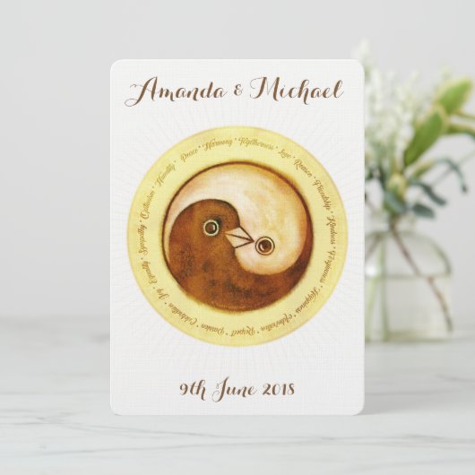 BRUILOFT UITNODIGEN gouden harmonie YinYang duiven Kaart (Staand voorkant)