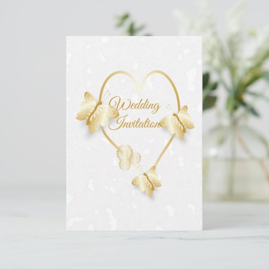 Bruiloft uitnodiging Goudkleurige Hart Vlinders (Staand voorkant)