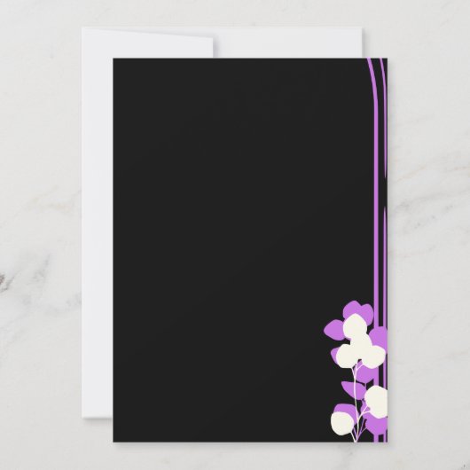 Bruiloft uitnodiging zwarte achtergrond paarse blo (Achterkant)