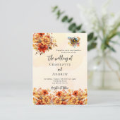 Bruiloft verbrande oranje herfst bloemblaadjes bij uitnodiging briefkaart (Staand voorkant)