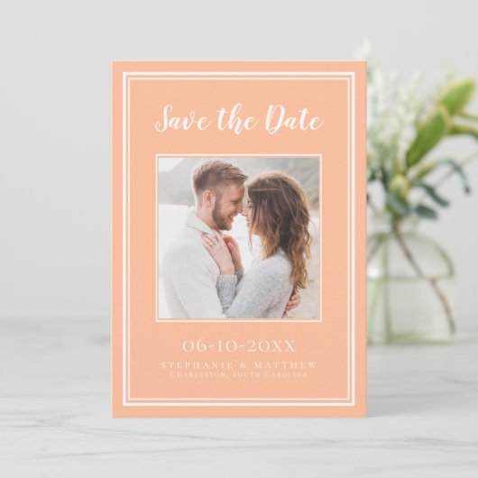 Bruiloft Verloving Paar Foto Modern Chic Peach Save The Date (Staand voorkant)