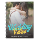 Bruiloft vibes retro script paar foto planner notitieboek (Voorkant)
