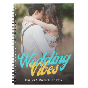 Bruiloft vibes retro script paar foto planner notitieboek