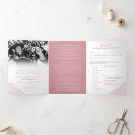 Bruiloft wit stoffige roze bladeren all-in-one drieluik uitnodiging