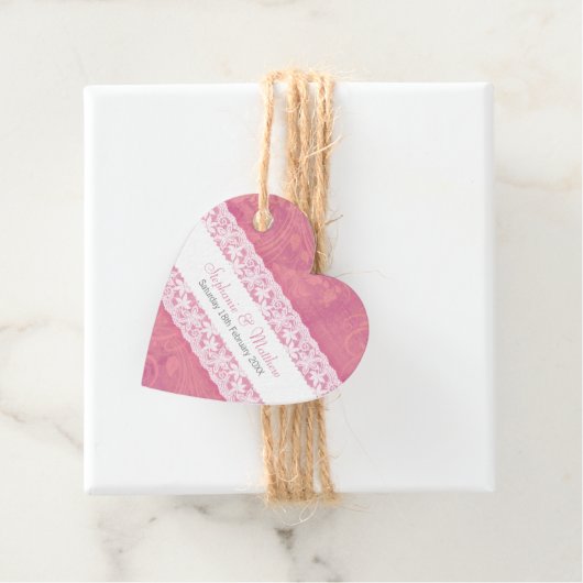 Bruiloft witte kant op zalm roze bedankjes labels (In situ)