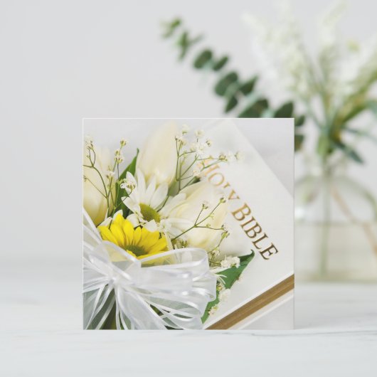 Bruiloft Witte Tulpen en Daisy Op Bijbel Kaart (Staand voorkant)