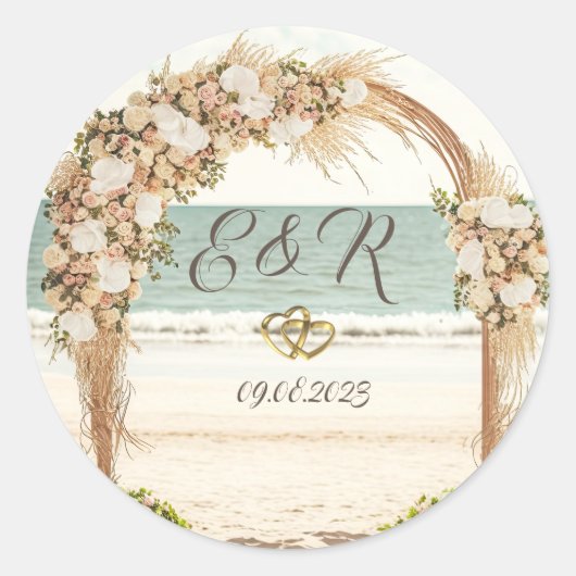 Bruiloftsbogen op het strand met rozen ronde sticker (Voorkant)