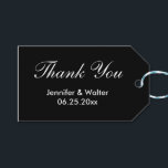 Bruiloftsbruid Bruidegom Zwart en Wit Dank U Label Cadeaulabel<br><div class="desc">Dit eenvoudige maar elegante label heeft een zwarte achtergrond met de woorden 'bedankt' in wit schrift. U kunt uw labels notities personaliseren door uw namen en trouwceremoniedatum in te voeren.</div>
